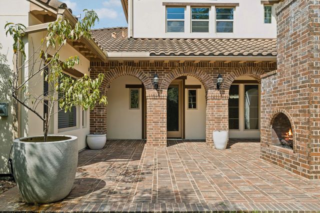 14 Woodglade Way, Tomball, TX 77375