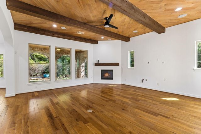 14 Woodglade Way, Tomball, TX 77375