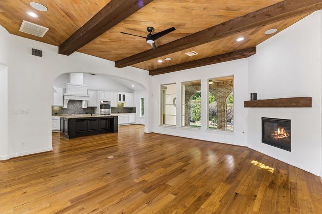 14 Woodglade Way, Tomball, TX 77375