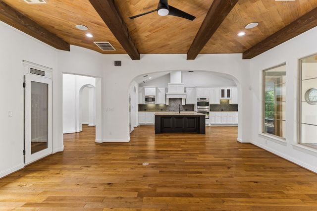 14 Woodglade Way, Tomball, TX 77375