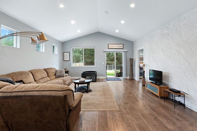 17917 N Division Rd, Colbert, WA 99005