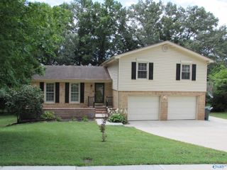 716 Versailles Drive, Huntsville, AL 35803
