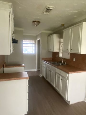 3420 Pacesetter Drive, Dallas, TX 75241