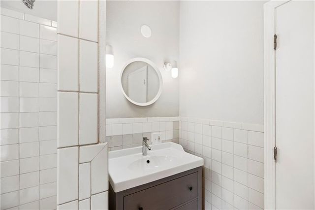 3627-3629 Wyandotte Street, Kansas City, MO 64111