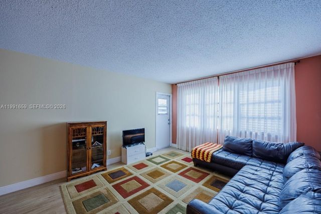 2300 Park Ln 203, Hollywood, FL 33021