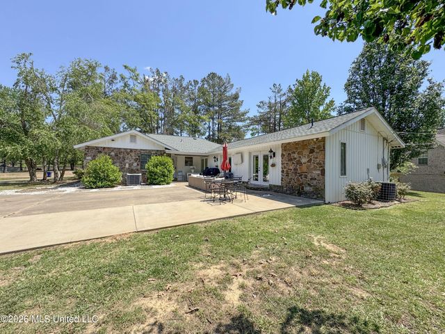 415 Woodland Road, Batesville, MS 38606
