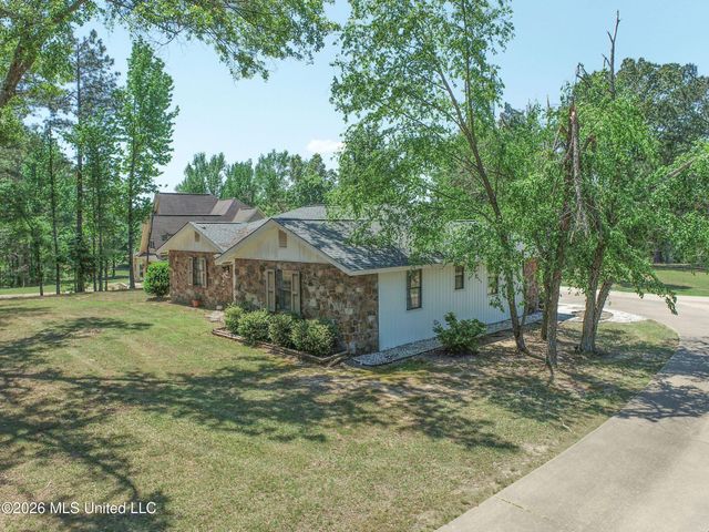 415 Woodland Road, Batesville, MS 38606