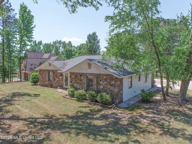 415 Woodland Road, Batesville, MS 38606