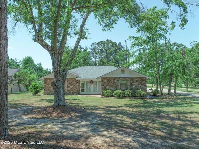 415 Woodland Road, Batesville, MS 38606
