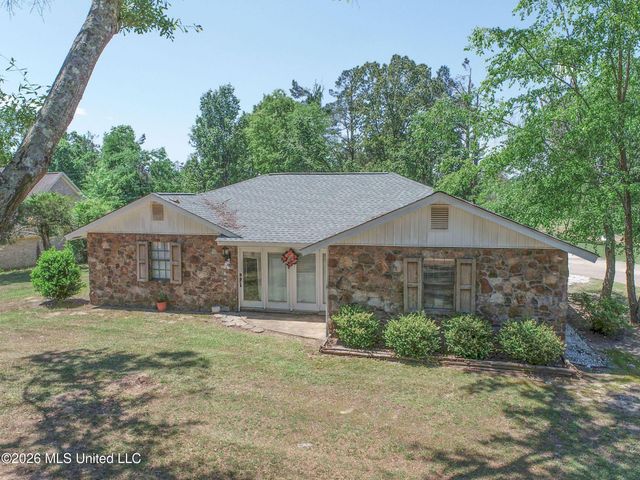 415 Woodland Road, Batesville, MS 38606
