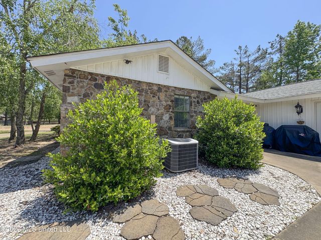 415 Woodland Road, Batesville, MS 38606