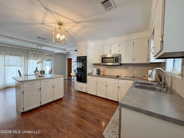 415 Woodland Road, Batesville, MS 38606