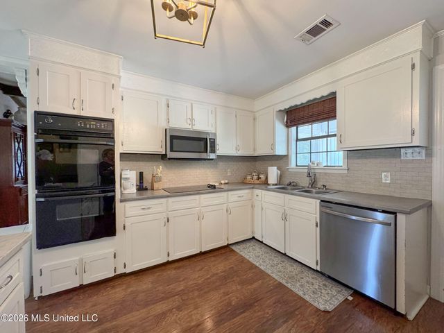 415 Woodland Road, Batesville, MS 38606