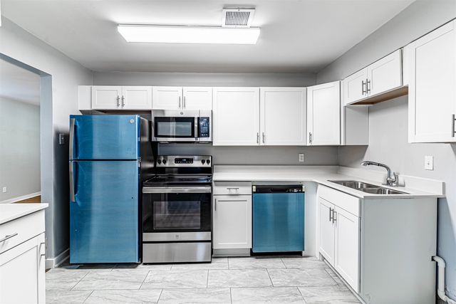 1141 S WHITE STATION RD, Memphis, TN 38117