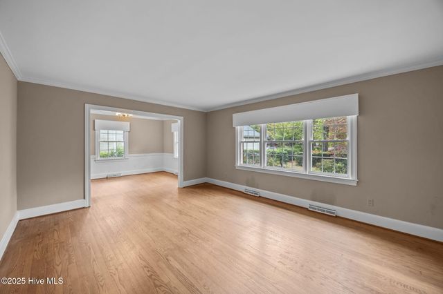 112 Lakewood Drive, Greenville, NC 27834