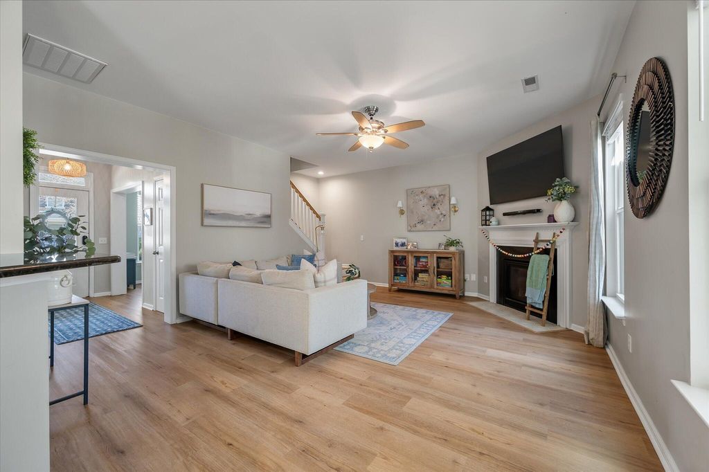 Image 10 of property listing at 5177 E Liberty Park Circle, North Charleston, SC 29405