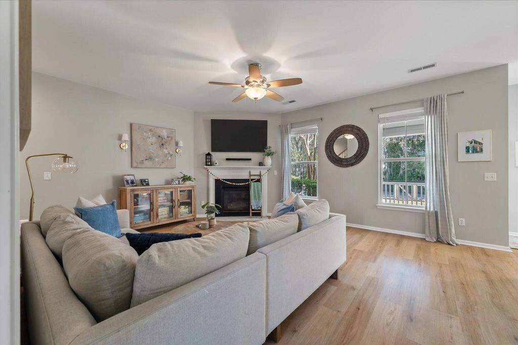 Image 11 of property listing at 5177 E Liberty Park Circle, North Charleston, SC 29405