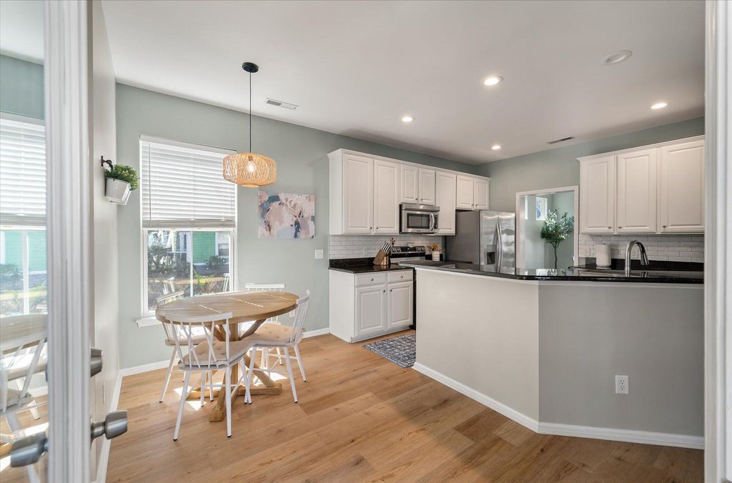 Image 13 of property listing at 5177 E Liberty Park Circle, North Charleston, SC 29405