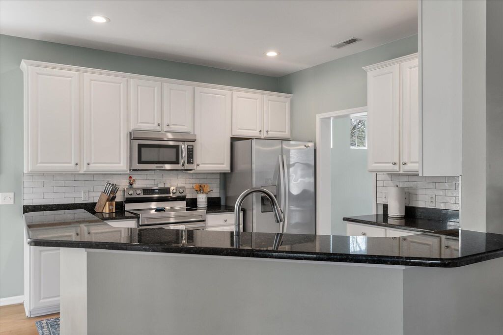 Image 14 of property listing at 5177 E Liberty Park Circle, North Charleston, SC 29405