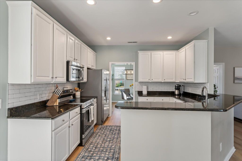 Image 3 of property listing at 5177 E Liberty Park Circle, North Charleston, SC 29405