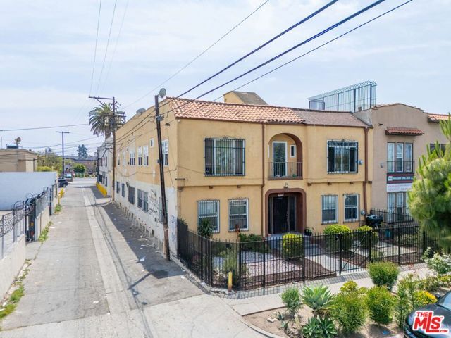 1014 W 57th Street, Los Angeles, CA 90037