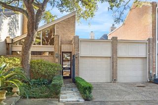 10 S Briar Hollow Lane 90, Houston, TX 77027