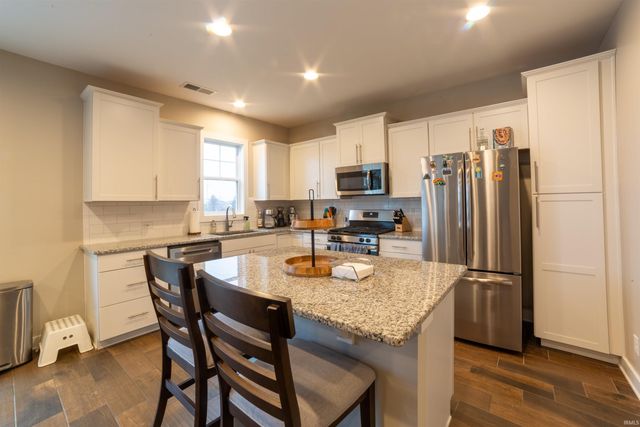 5735 Brookstone Drive, Newburgh, IN 47630