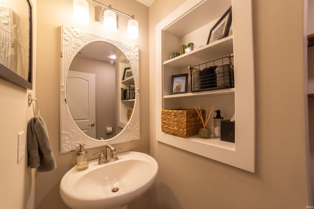 5735 Brookstone Drive, Newburgh, IN 47630