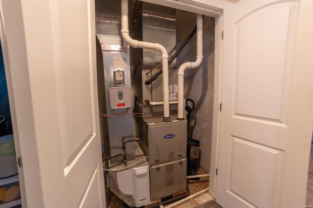 5735 Brookstone Drive, Newburgh, IN 47630