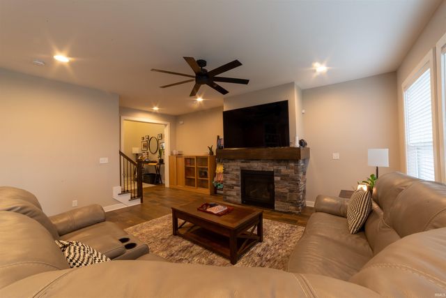 5735 Brookstone Drive, Newburgh, IN 47630