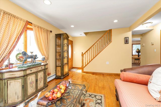 2 East Court, Bethpage, NY 11714