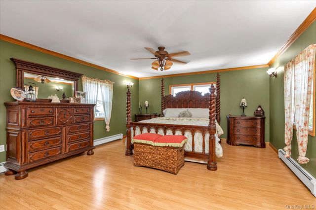 2 East Court, Bethpage, NY 11714