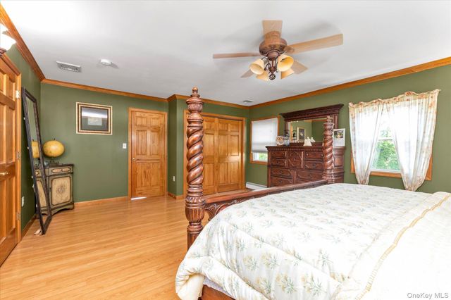 2 East Court, Bethpage, NY 11714