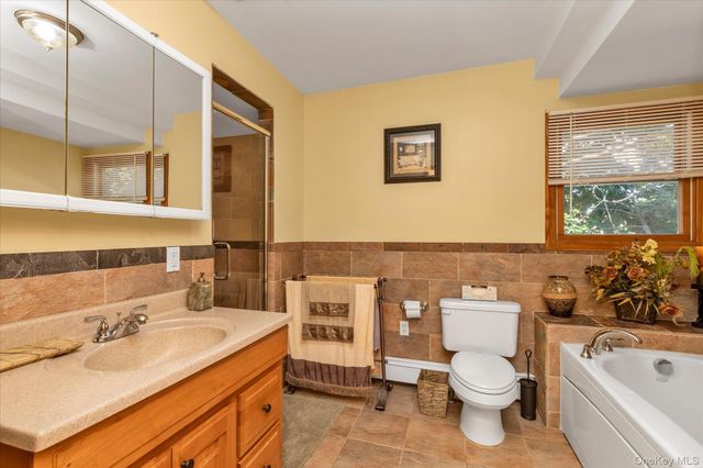 2 East Court, Bethpage, NY 11714