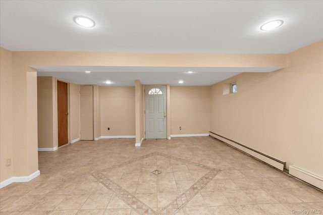2 East Court, Bethpage, NY 11714