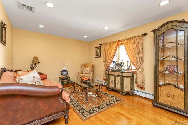 2 East Court, Bethpage, NY 11714