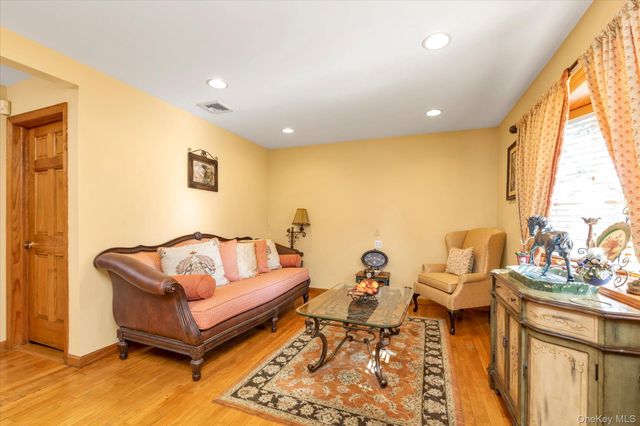 2 East Court, Bethpage, NY 11714