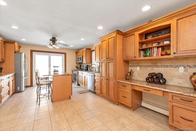 2 East Court, Bethpage, NY 11714