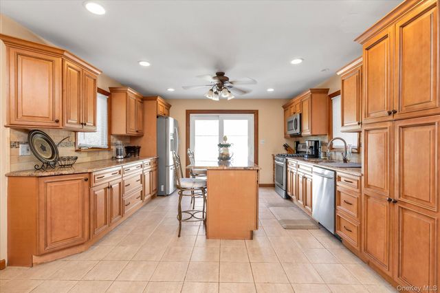 2 East Court, Bethpage, NY 11714