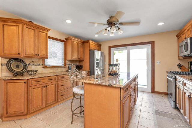 2 East Court, Bethpage, NY 11714