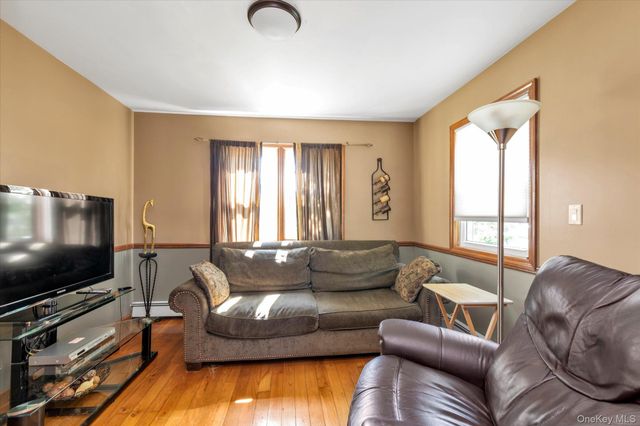 2 East Court, Bethpage, NY 11714