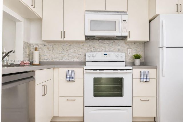 10405 Sunrise Lakes Blvd 205, Sunrise, FL 33322