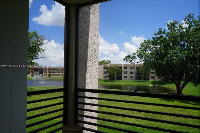 10405 Sunrise Lakes Blvd 205, Sunrise, FL 33322