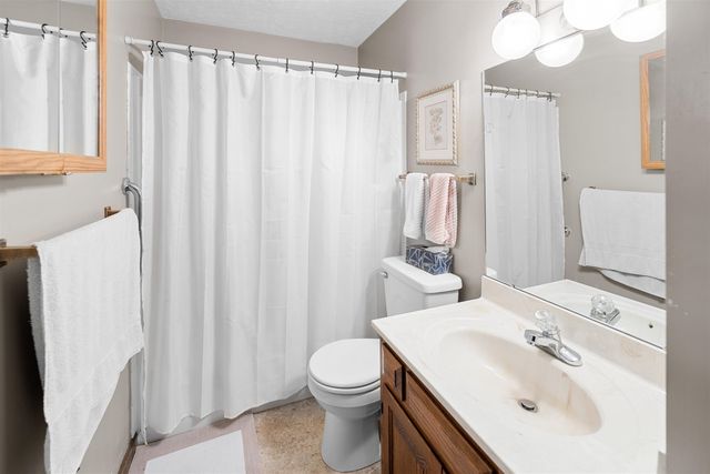 2406 Village Ln, Salina, KS 67401