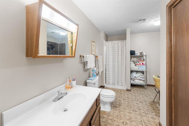 2406 Village Ln, Salina, KS 67401