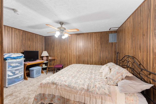 2406 Village Ln, Salina, KS 67401