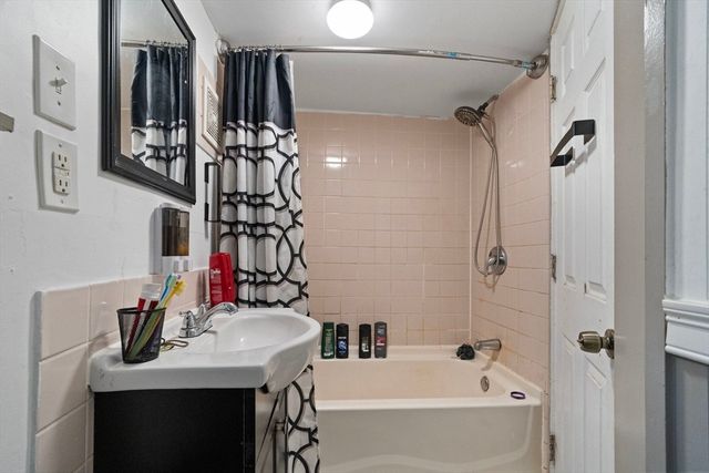 19 Suffolk St, Springfield, MA 01109