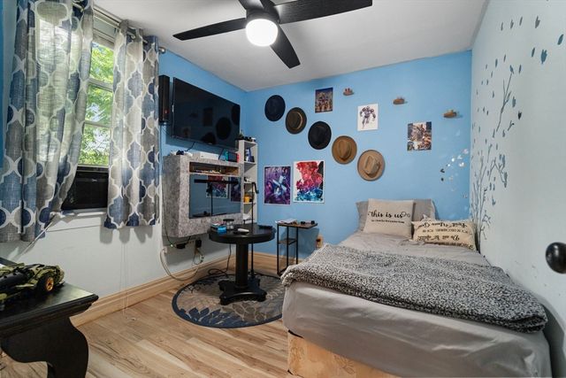 19 Suffolk St, Springfield, MA 01109