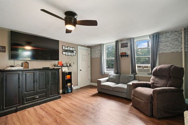 19 Suffolk St, Springfield, MA 01109