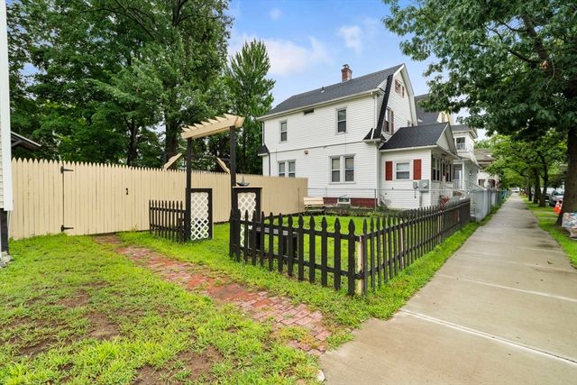 19 Suffolk St, Springfield, MA 01109